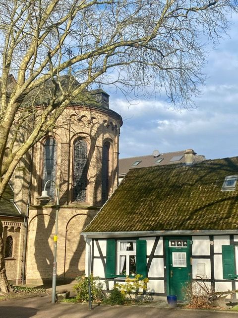 Lintorfer Markt, St. Anna-Kirche